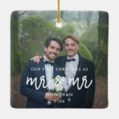 私たちの初めてのクリスマスはMr.とMr.の写真と結婚して セラミックオーナメント (裏面)
