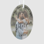 私たちの初めてのクリスマスはMr.ミセス結婚の写真 オーナメント (正面)