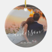 私たちの初めてのクリスマスはMr.ミセス·結婚フォト セラミックオーナメント (裏面)