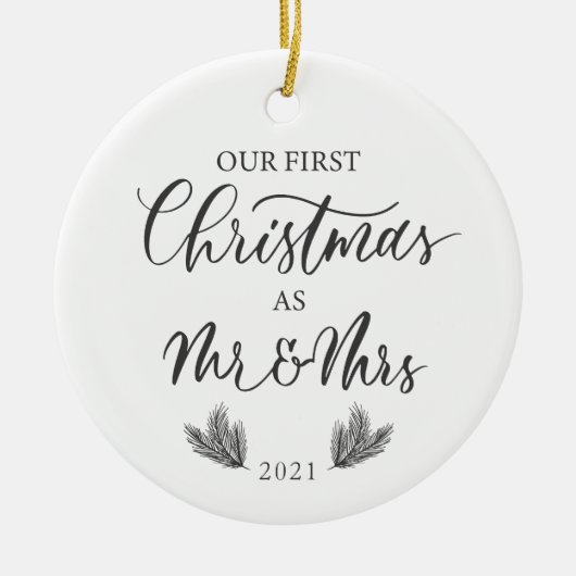 私たちの初めてのクリスマスはMr.年を付けてミセス セラミックオーナメント (正面)