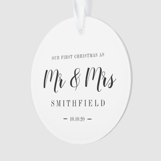 私たちの初めてのクリスマスはMr. & Mrs.カスタムウェディング オーナメント (正面)