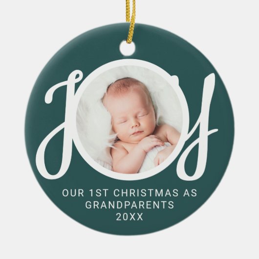 私たちの初めてのクリスマスを祖父母としてフォトグリーン セラミックオーナメント (正面)