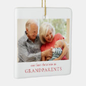 私たちの初めてのクリスマスを祖父母としてベビー写真 セラミックオーナメント (右)