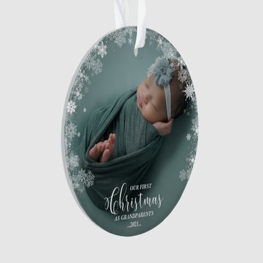 私たちの初めてのクリスマスを祖父母として写真オーナメント オーナメント (正面)