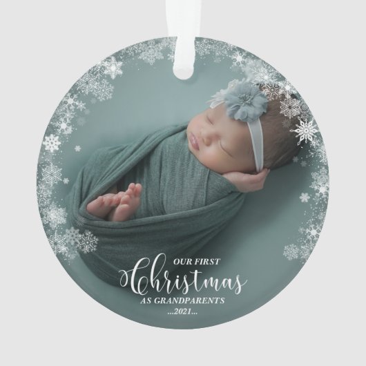私たちの初めてのクリスマスを祖父母として写真オーナメント オーナメント (裏面)