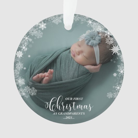 私たちの初めてのクリスマスを祖父母として写真オーナメント オーナメント (正面)