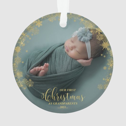 私たちの初めてのクリスマスを祖父母として写真オーナメント オーナメント (裏面)