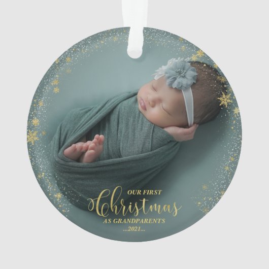 私たちの初めてのクリスマスを祖父母として写真オーナメント オーナメント (裏面)