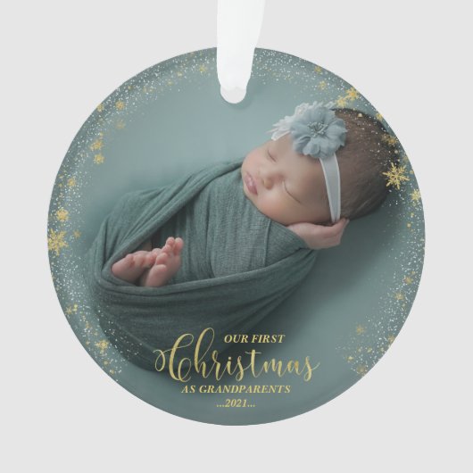 私たちの初めてのクリスマスを祖父母として写真オーナメント オーナメント (正面)