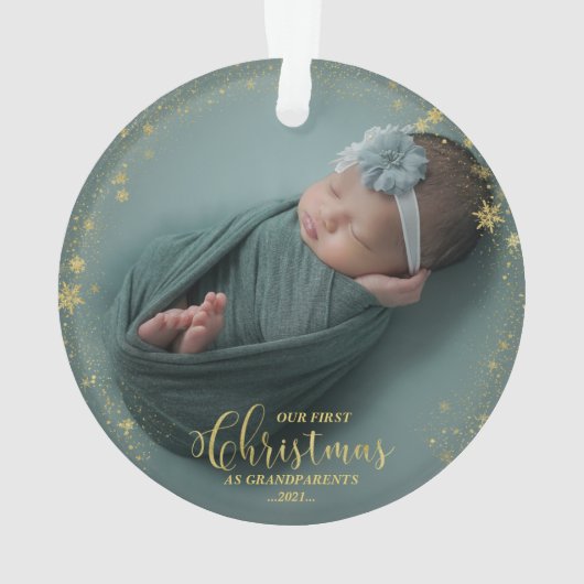 私たちの初めてのクリスマスを祖父母として写真オーナメント オーナメント (裏面)