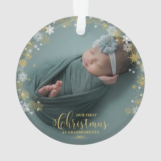 私たちの初めてのクリスマスを祖父母として写真オーナメント オーナメント (裏面)