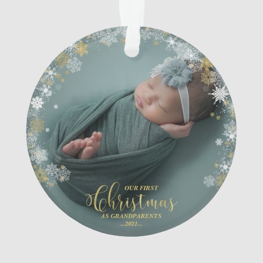 私たちの初めてのクリスマスを祖父母として写真オーナメント オーナメント (裏面)