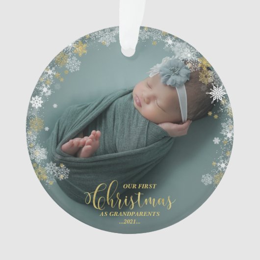 私たちの初めてのクリスマスを祖父母として写真オーナメント オーナメント (正面)