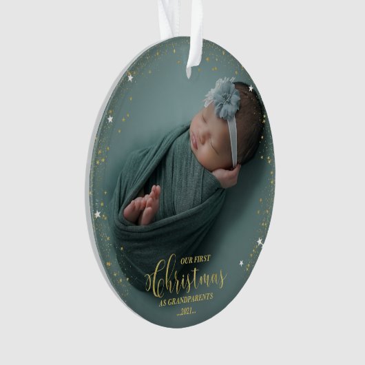 私たちの初めてのクリスマスを祖父母として写真オーナメント オーナメント (正面)