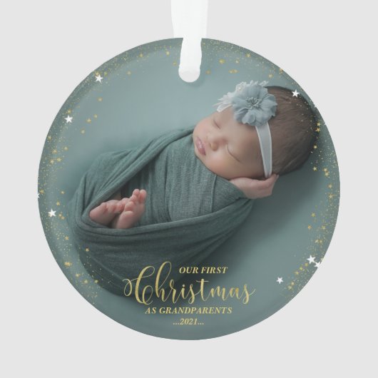 私たちの初めてのクリスマスを祖父母として写真オーナメント オーナメント (裏面)