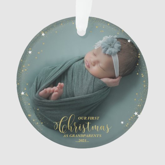 私たちの初めてのクリスマスを祖父母として写真オーナメント オーナメント (正面)