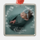 私たちの初めてのクリスマスを祖父母として写真オーナメント メタルオーナメント (正面)