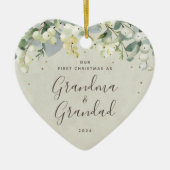 私たちの初めてのクリスマスを祖父母として写真ハート セラミックオーナメント (正面)
