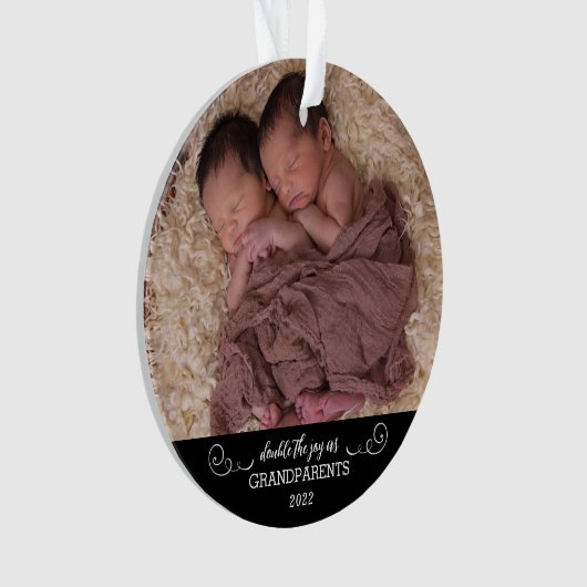 私たちの初めてのクリスマスを祖父母として双子 オーナメント (正面)