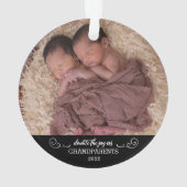 私たちの初めてのクリスマスを祖父母として双子 オーナメント (裏面)