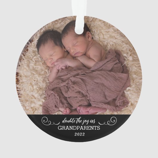 私たちの初めてのクリスマスを祖父母として双子 オーナメント (裏面)