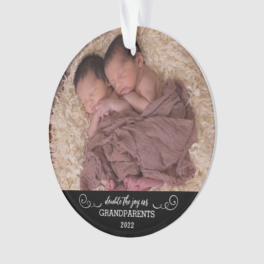 私たちの初めてのクリスマスを祖父母として双子 オーナメント (正面)