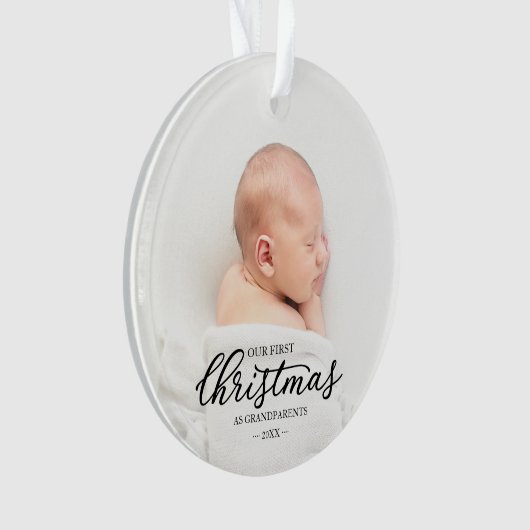 私たちの初めてのクリスマスを祖父母として黒字脚本 オーナメント (正面)