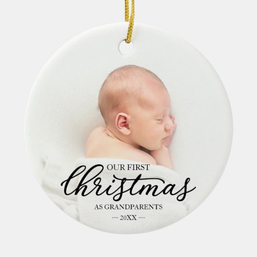私たちの初めてのクリスマスを祖父母として黒字脚本 セラミックオーナメント (正面)