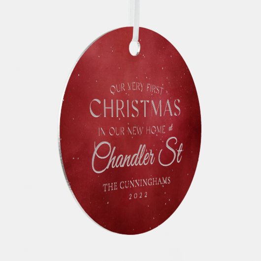 私たちの初めてのクリスマスインニューホームホリデーレッド メタルオーナメント (正面右)