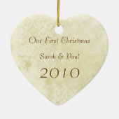 私たちの初めてのクリスマスエイジングダマスク写真オーナメント セラミックオーナメント (裏面)
