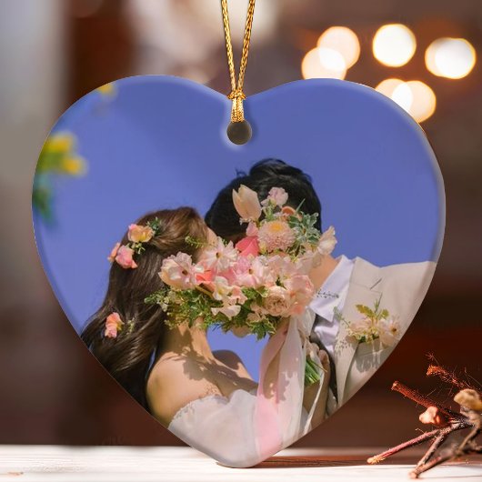 私たちの初めてのクリスマスエレガントバラ金ゴールドカップルの写真 オーナメント