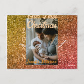 私たちの初めてのクリスマスオレンジ赤グリッター写真年 ポストカード (裏面)