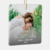 私たちの初めてのクリスマスカスタムカップル名と2枚の写真 セラミックオーナメント (右)