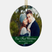 私たちの初めてのクリスマスカップルのフォトグリーン セラミックオーナメント (右)