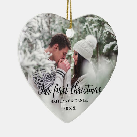 私たちの初めてのクリスマスカップルの写真ハート セラミックオーナメント (右)