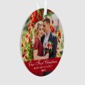 私たちの初めてのクリスマスカップルの写真レッド オーナメント (正面)
