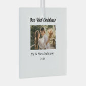 私たちの初めてのクリスマスカップルの写真名Mr & Mrs モダン. ガラスオーナメント (正面右)