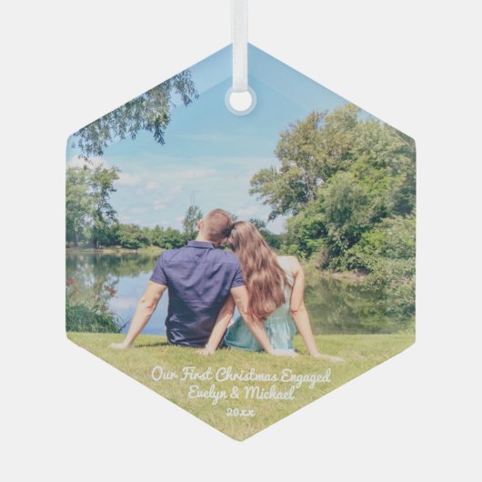 私たちの初めてのクリスマスカップルの写真 ガラスオーナメント (正面)