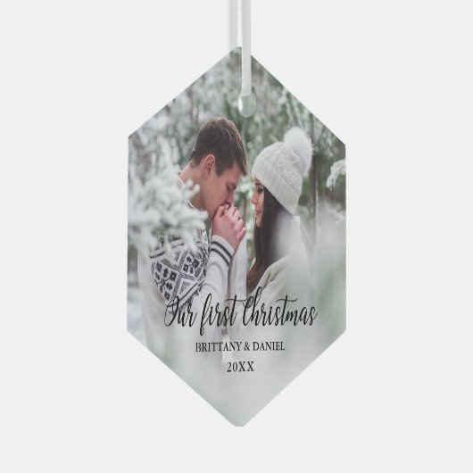 私たちの初めてのクリスマスカップルの写真 ガラスオーナメント (正面右)