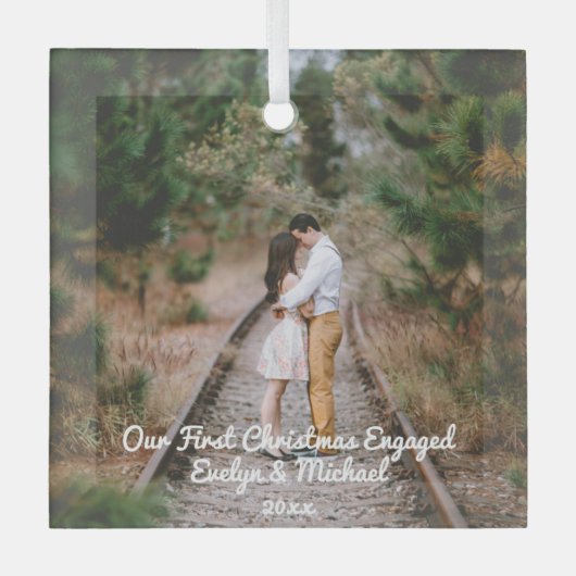 私たちの初めてのクリスマスカップルの写真 ガラスオーナメント (正面)