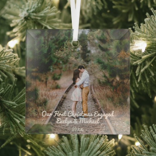 私たちの初めてのクリスマスカップルの写真 ガラスオーナメント (インサイチュ)