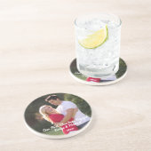 私たちの初めてのクリスマスカップルの写真 コースター (側面)