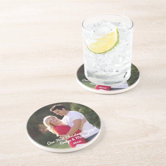 私たちの初めてのクリスマスカップルの写真 コースター (側面)