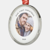 私たちの初めてのクリスマスカップルの写真 メタルオーナメント (左)