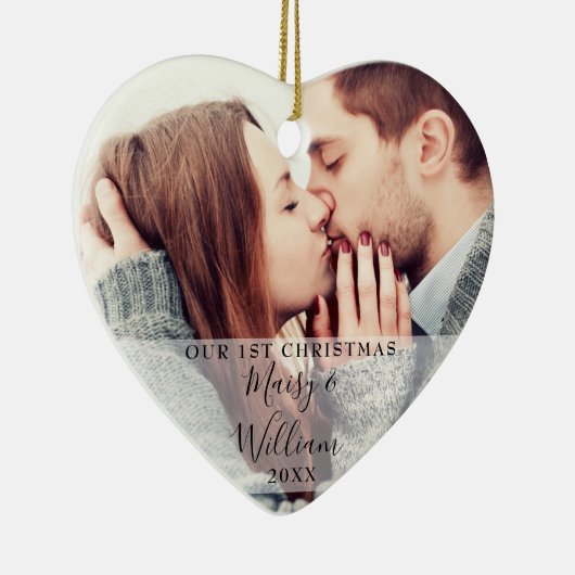 私たちの初めてのクリスマスカップルの名前の写真ラブハート セラミックオーナメント (右)