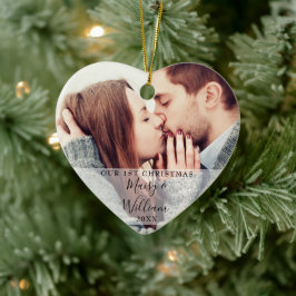 私たちの初めてのクリスマスカップルの名前の写真ラブハート セラミックオーナメント
