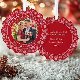 私たちの初めてのクリスマスカップル写真の雪の結晶レッド オーナメントカード