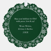 私たちの初めてのクリスマスカップル写真スノーフレーク緑 オーナメントカード (裏面)