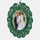 私たちの初めてのクリスマスカップル写真スノーフレーク緑 オーナメントカード (左)