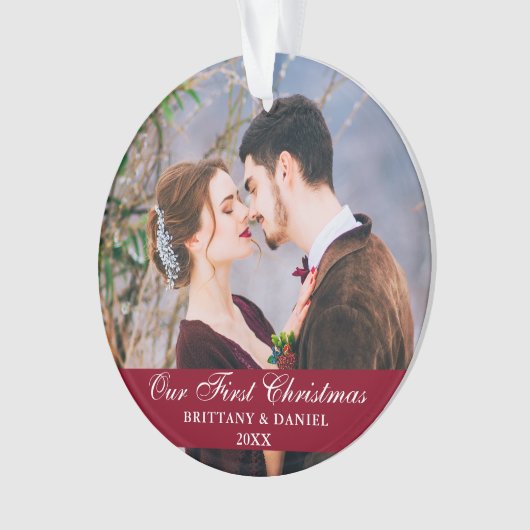 私たちの初めてのクリスマスカップル写真ブルゴーニュ オーナメント (正面)